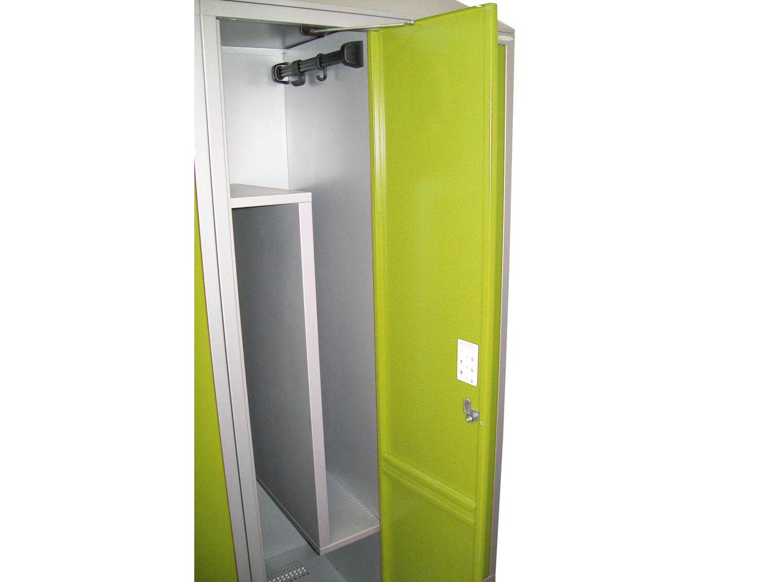 Spind Grüne Linie mit Füßen - 1 Abteil 400mm Abteilbreite mit Z-Inneneinteilung