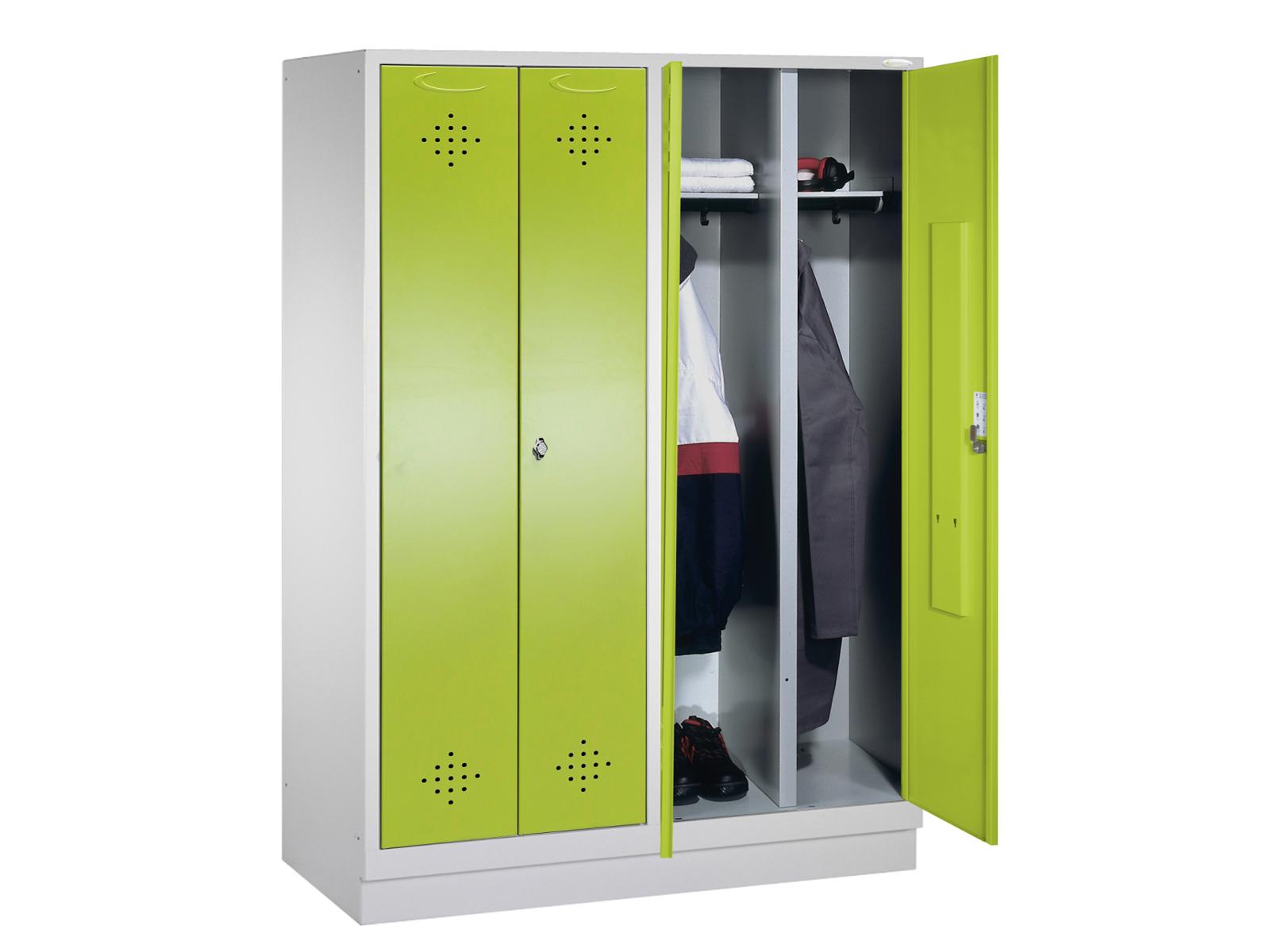 Spind nach Arbeitsstättenrichtlinien Grüne Linie mit Sockel - für 2 Personen 4x400mm Abteilbreite