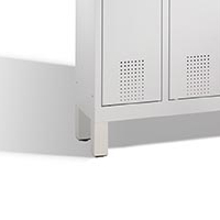 Spind Leon - Garderobenschrank unterteilt für Grundschulen mit Füßen - 2 Abteile / 4 Fächer